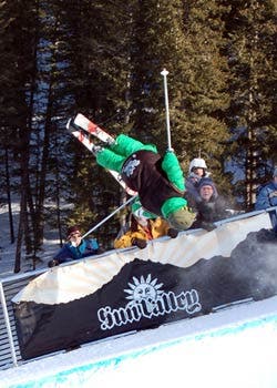 Arc'teryx constructed the Women's Scorpion Ski Jacket with GORE-TEX® Soft Shell High Loft material and a plush fleece lining to provide excellent…