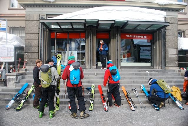 Waiting for the bus, Black Diamond ski test None