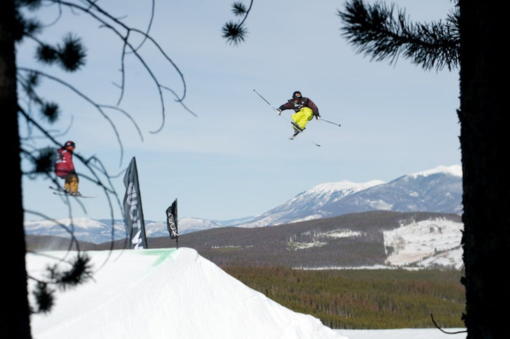 On Sunday, the competition got fierce again during the slopestyle finals. Andreas Hatveit, a 23-year-old from Norway, earned a first-place score of…