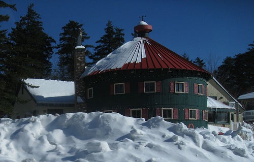 The Silo, Mount Snow, Vermont The Silo’s après ski scene is complimented by a full winter calendar of live acts, a killer late night menu, and big screen TVs so you don’t miss the…