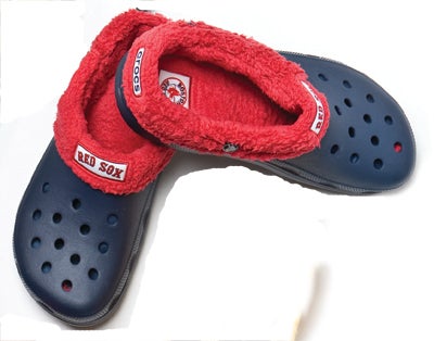 Crocs Red Sox Mammoth Skiing Magazine shares in your disgust with the man-clog trend that has swept through the left-leaning, mostly white, yoga-mat-carrying echelon of…