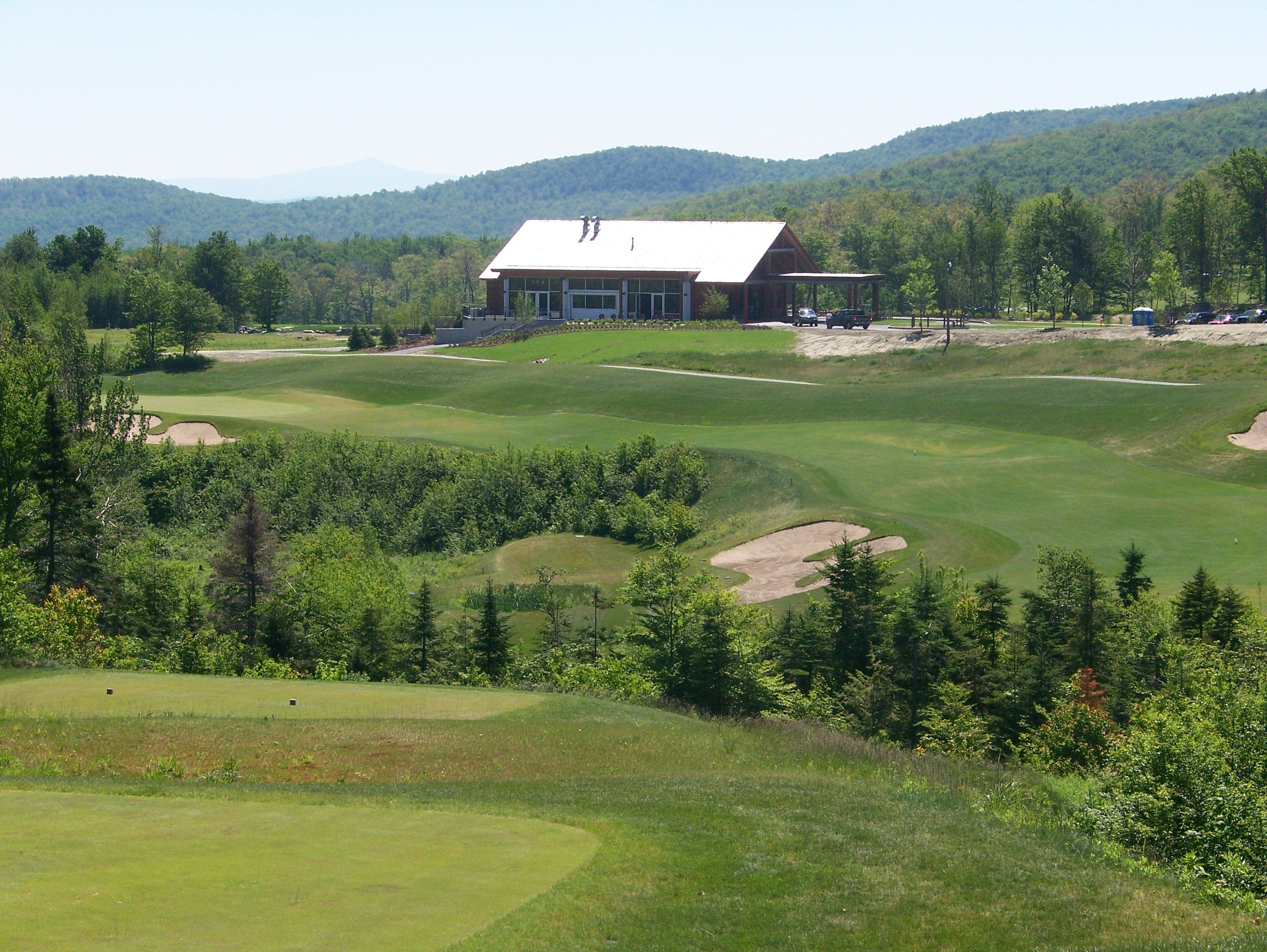 This multi-purpose new clubhouse opened on June 18, 2010. It will function as a pro shop and golf headquarters in the warm months, and a nordic ski…
