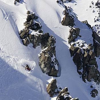 If you are looking to tackle a super long 15-20 day trek on the West Coast, check out the whopping 223-mile John Muir trail that runs from Yosemite…