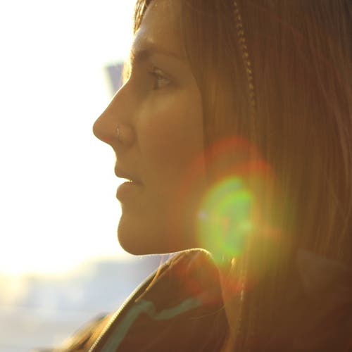 A known activist for women in skiing, Jen tweets about Sochi, halfpipes, and the occasional photo of her abs.@jenhudak