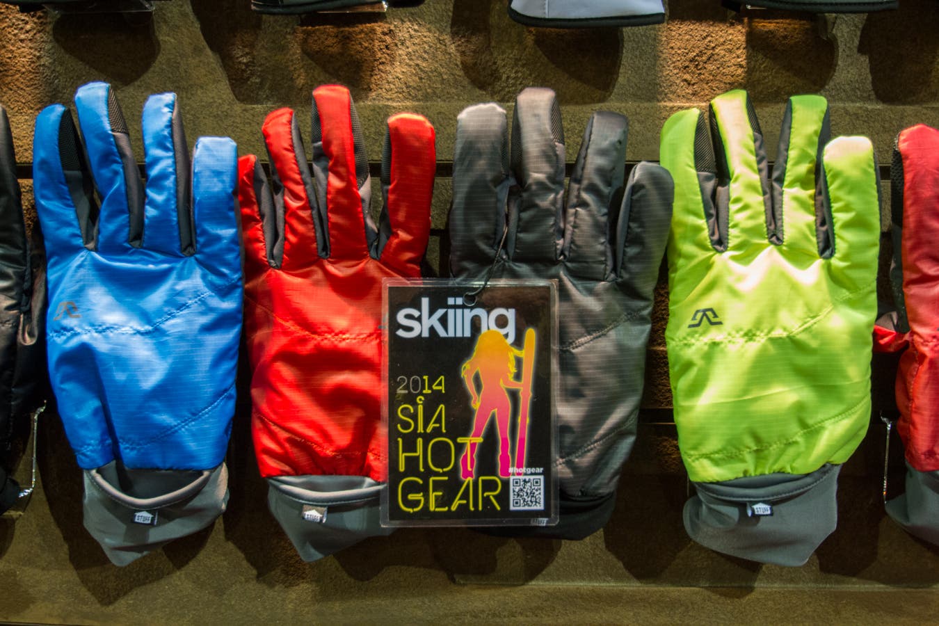 The new Stash Lite is all about versatility. Driving to the hill, skinning up it, holding a cold Pabst, the glove offers a sweet weight-to-warmth…