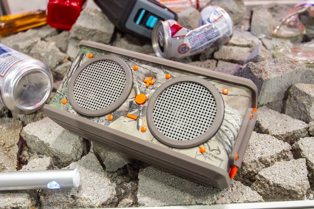 A portable wireless speaker has become standard gear for skiers on the road. Skullcandy’s Air Raid hits the trifecta for wireless speakers: small…