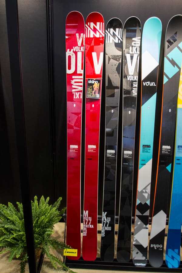 Volkl Mantra The new Mantra offers an even wider range of performance, thanks to a new sidecut shape with early taper in the tip, combined with full rocker. Even…