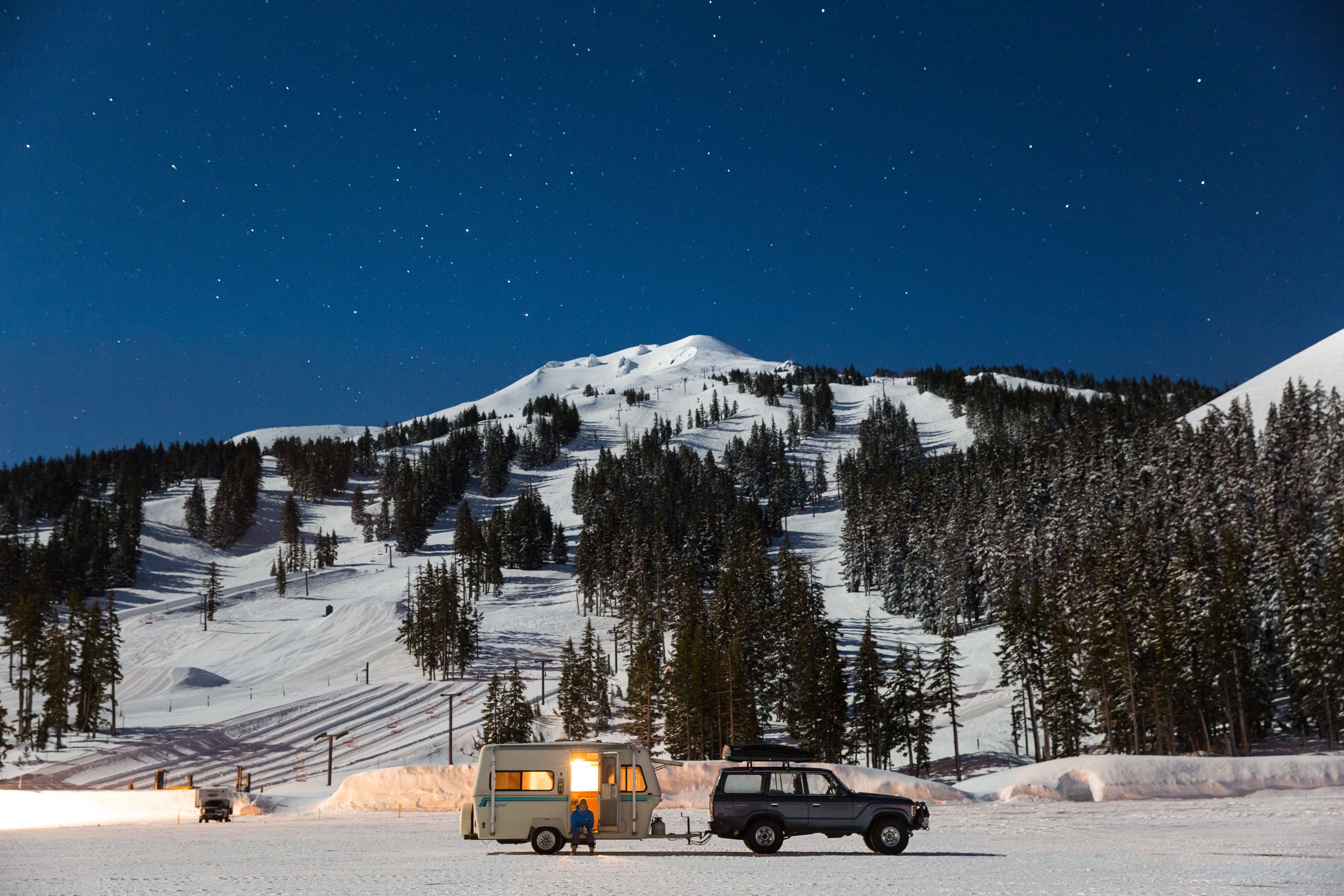 Slope Side Luxury Who says Bachelor doesn’t have ski-in, ski-out digs? Not Kalen Thorien. She’s spent the winter making her own slope slide luxury with this 17-foot…