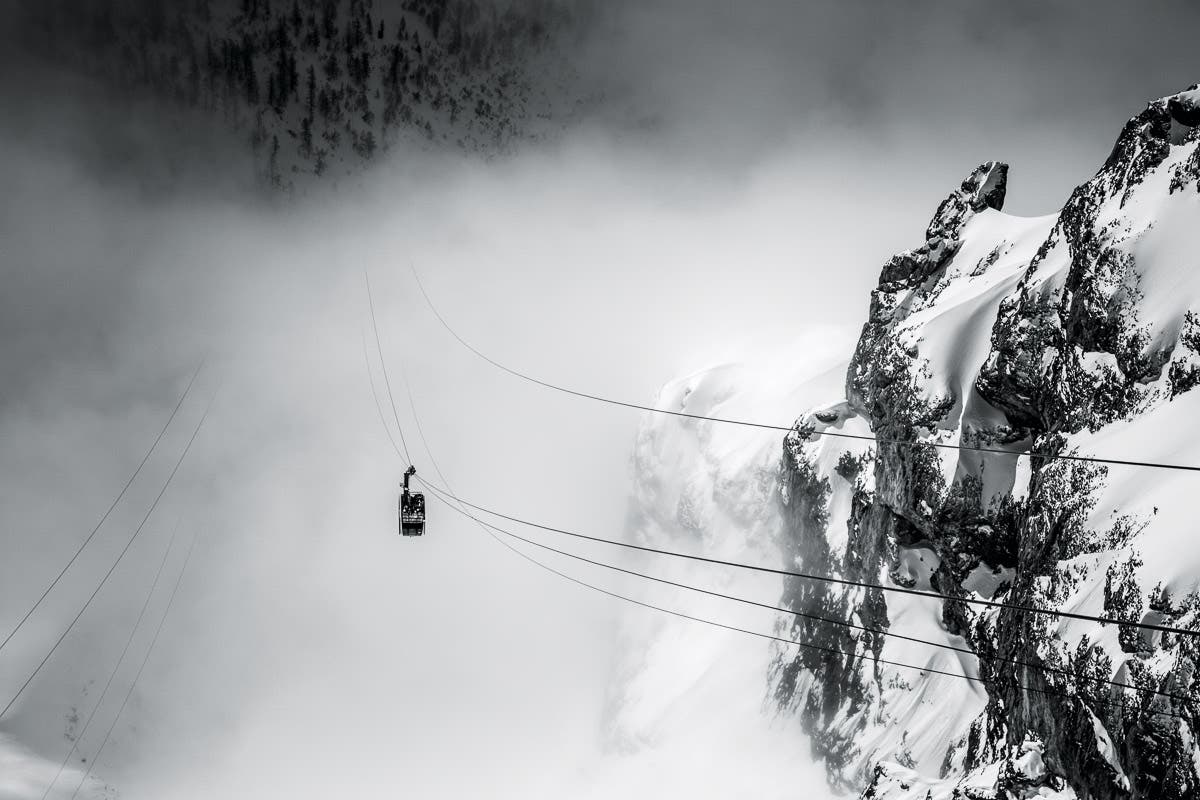 Th Art of Distraction On Friday the 13th, a layer of gray swept down the valley below the Dachstein Glacier while blue skies stretched out above. Christoph Oberschneider…