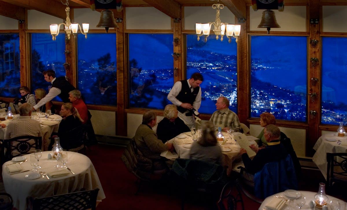 (SunValley)SunValley_Round-House-dining None