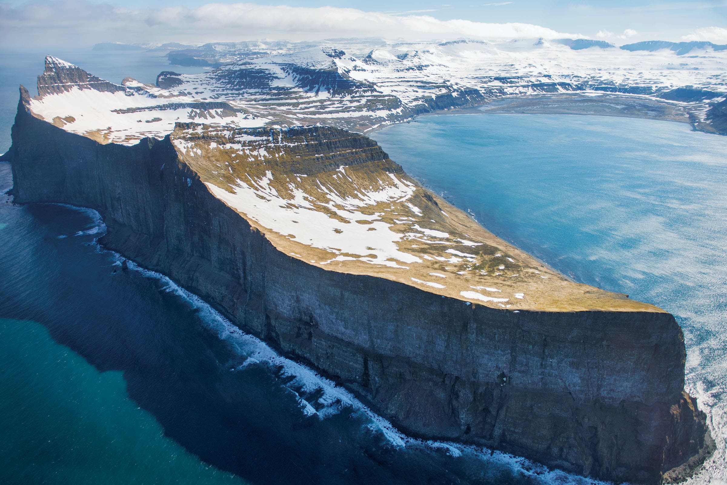 SKI_Iceland02_CREDIT_MikeSchirf None