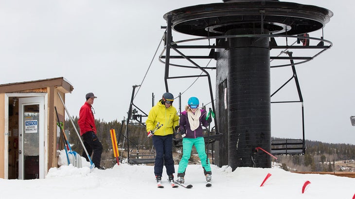 2018-AimU-Intro-to-Skiing-1662 Learn How To Ride Chairlifts Safely