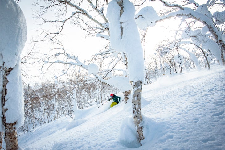 CLS_5428 Forget Niseko, get the fam together and then ditch them for first tracks all day long. Skier: Annelise Lovelie