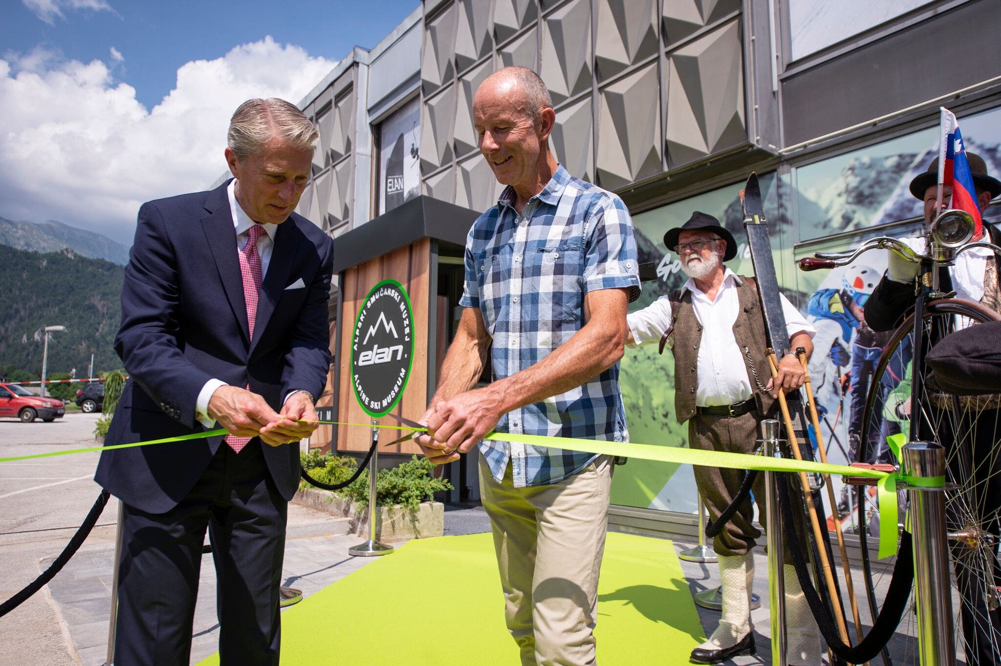 foto_kLemen Razinger ELAN muzej 21.6.2018 high res-4299_preview Skier Ingemar Stenmark and Elan CEO Jeffrey Tirman cut the ribbon.