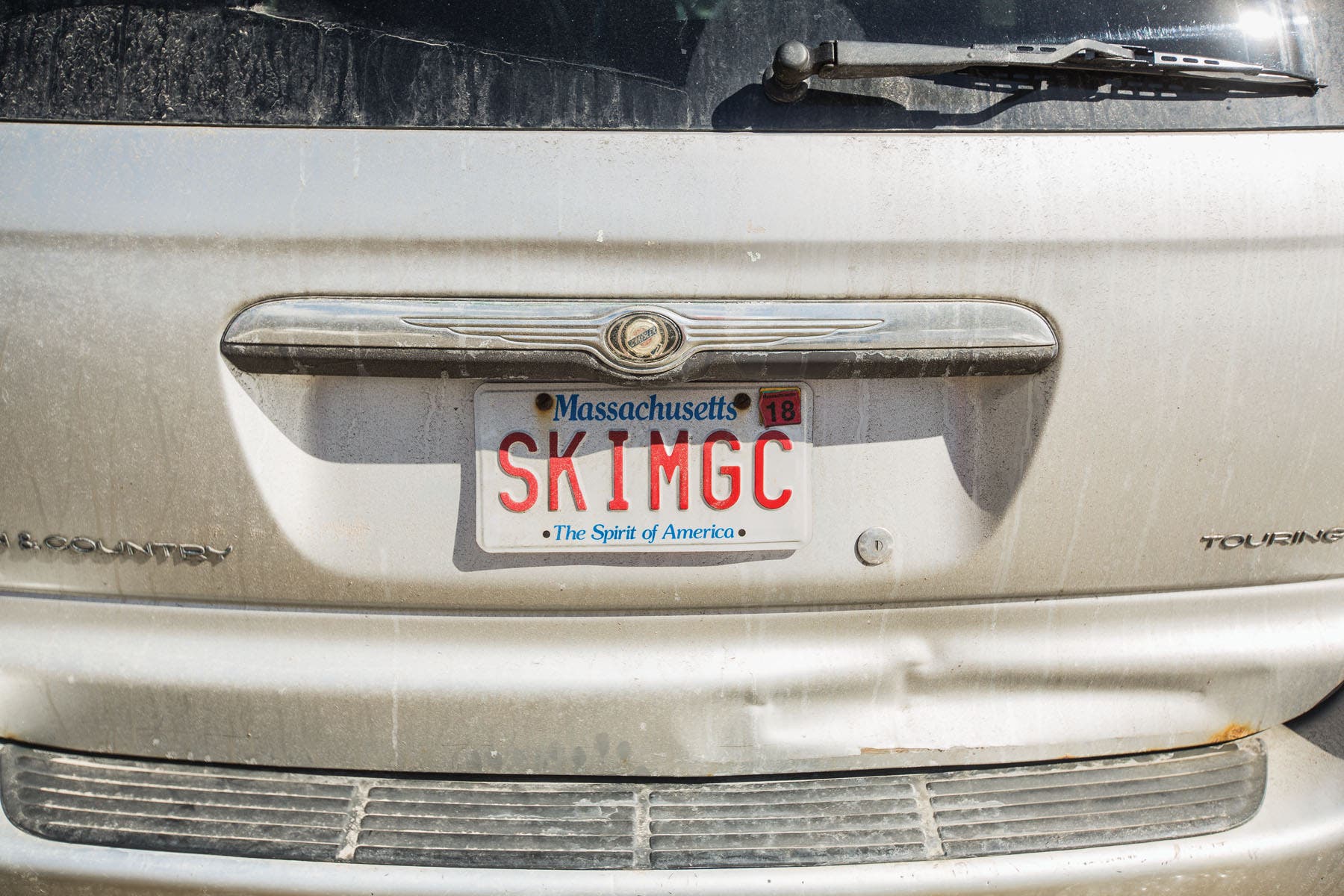 SKI1018-TRA3-MagicMtn-byJustinCash Magic Mountain license plate