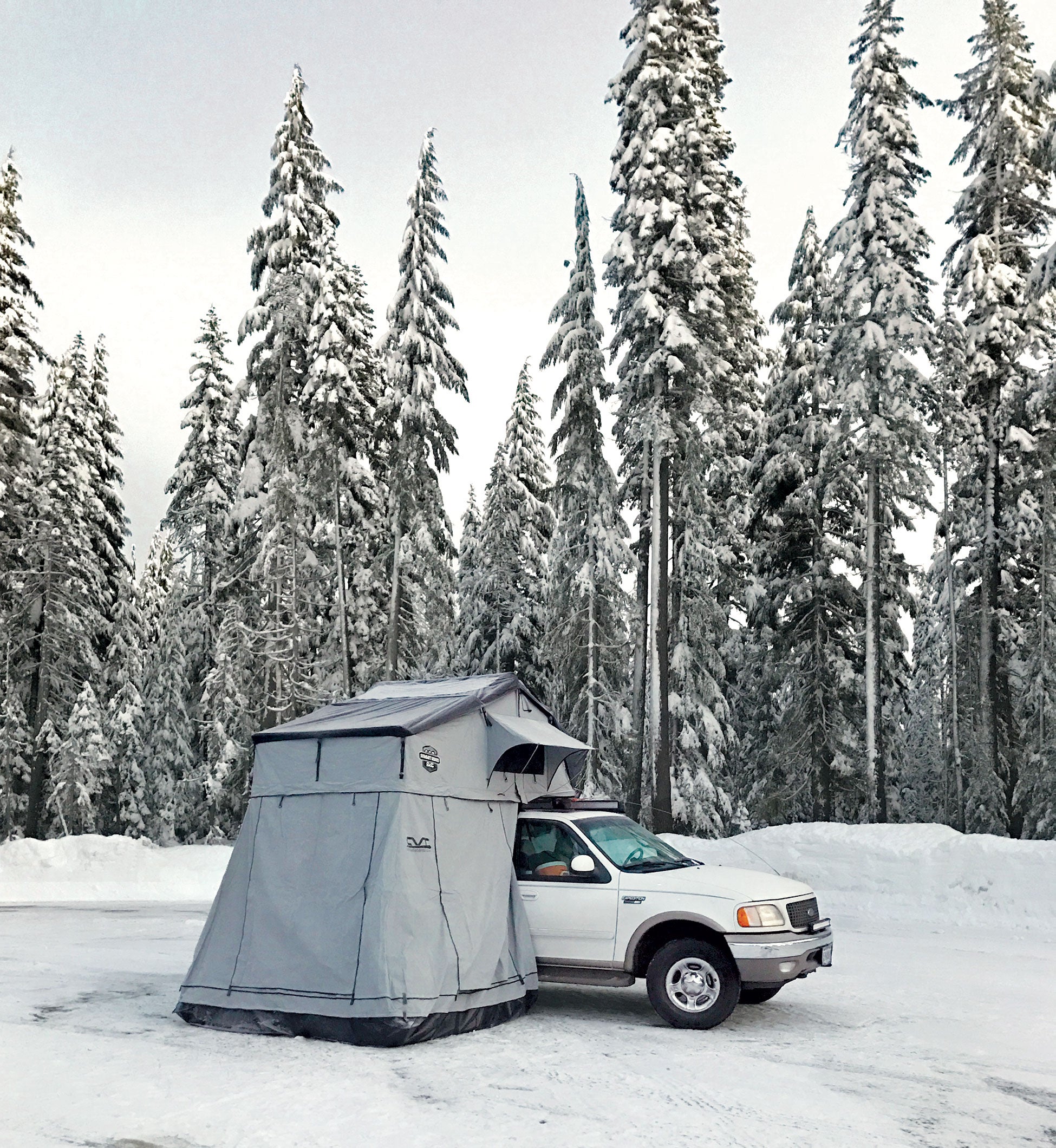 Winter car outlet tent