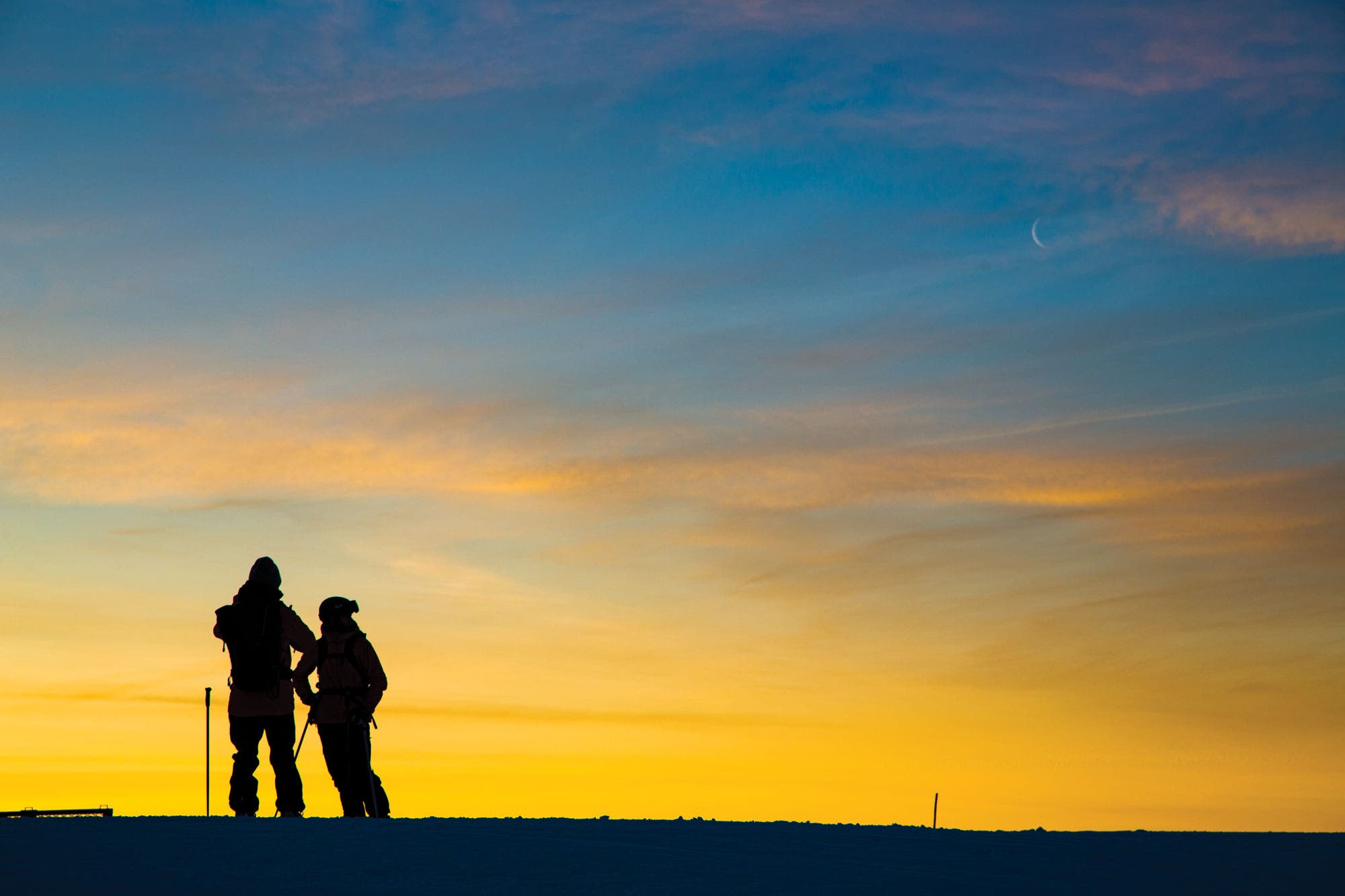 SKI1118-KickingHorse12-byKeriBascetta Soaking in an eye-popping sunset from the top of the Golden Eagle Express.