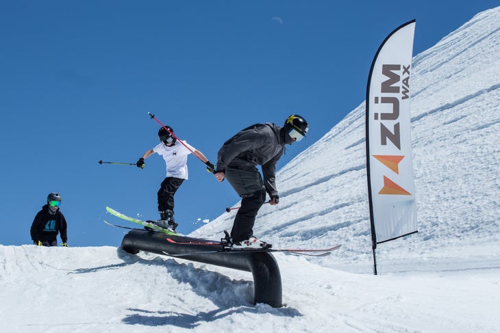 ZUMwax_Momentum1 ZUMwax skiers