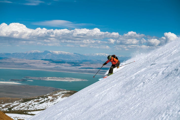 SKI1218-UTL4-byMingTPoon-s The descent from the summit of Dunderberg Peak.