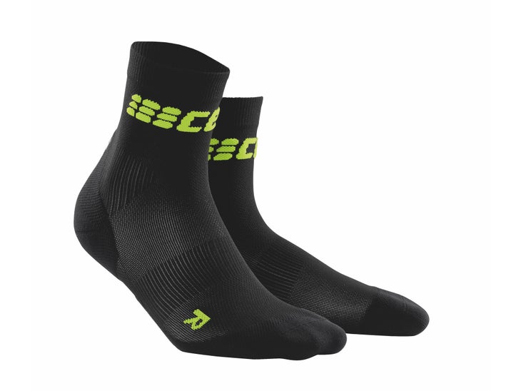 RunUltralight_ShortSocks_blackgreen_pair_300dpi_WP5BLC_ CEP Ultralight Short Socks