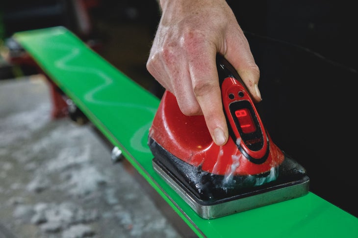 How to Wax Skiis and Snowboards at Home, Campus Recreation