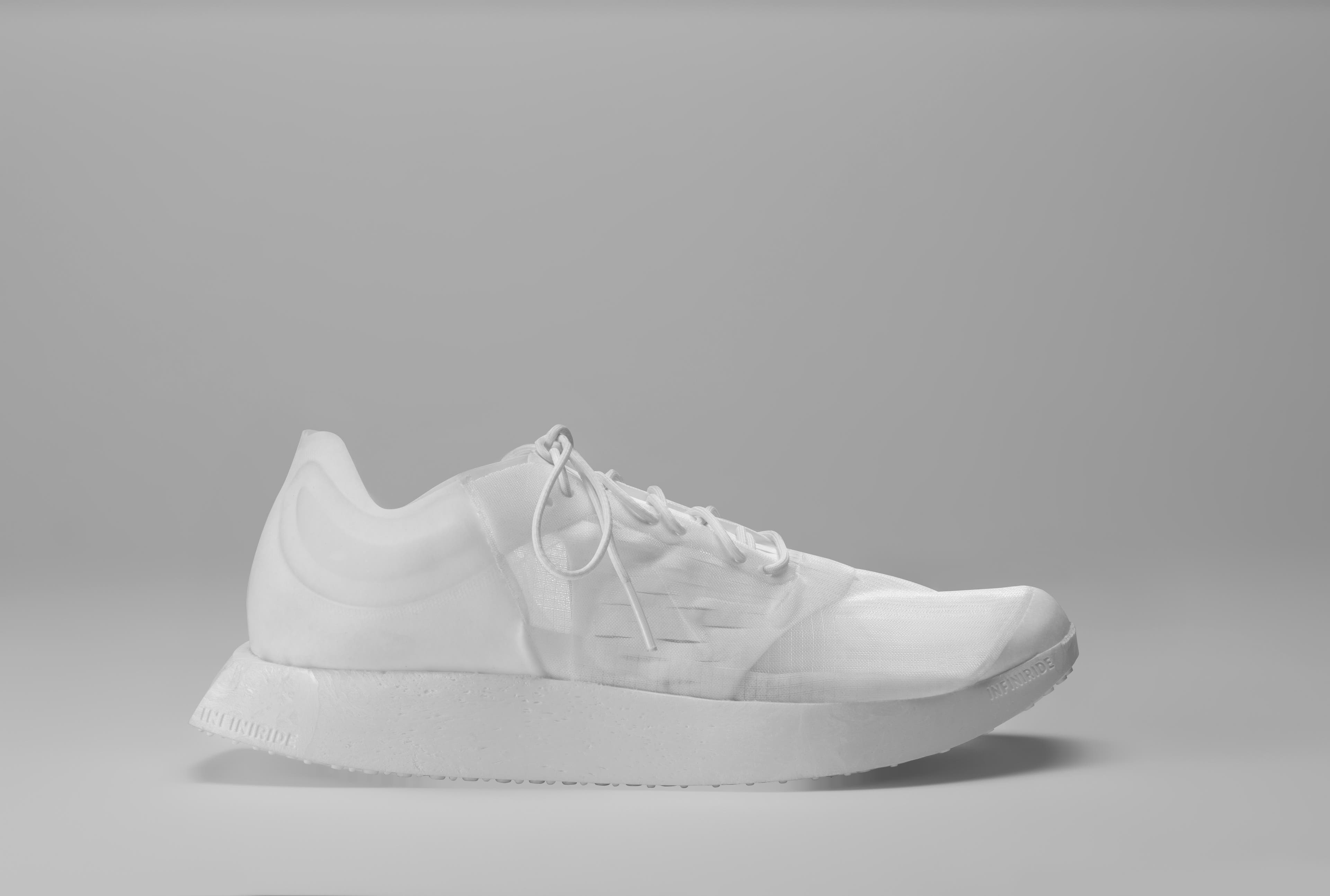 Concept Shoe-Salomon Salomon's new Concept Shoe, a high performing running shoe that can be recycled and reused in the production of Salomon alpine ski boot shells