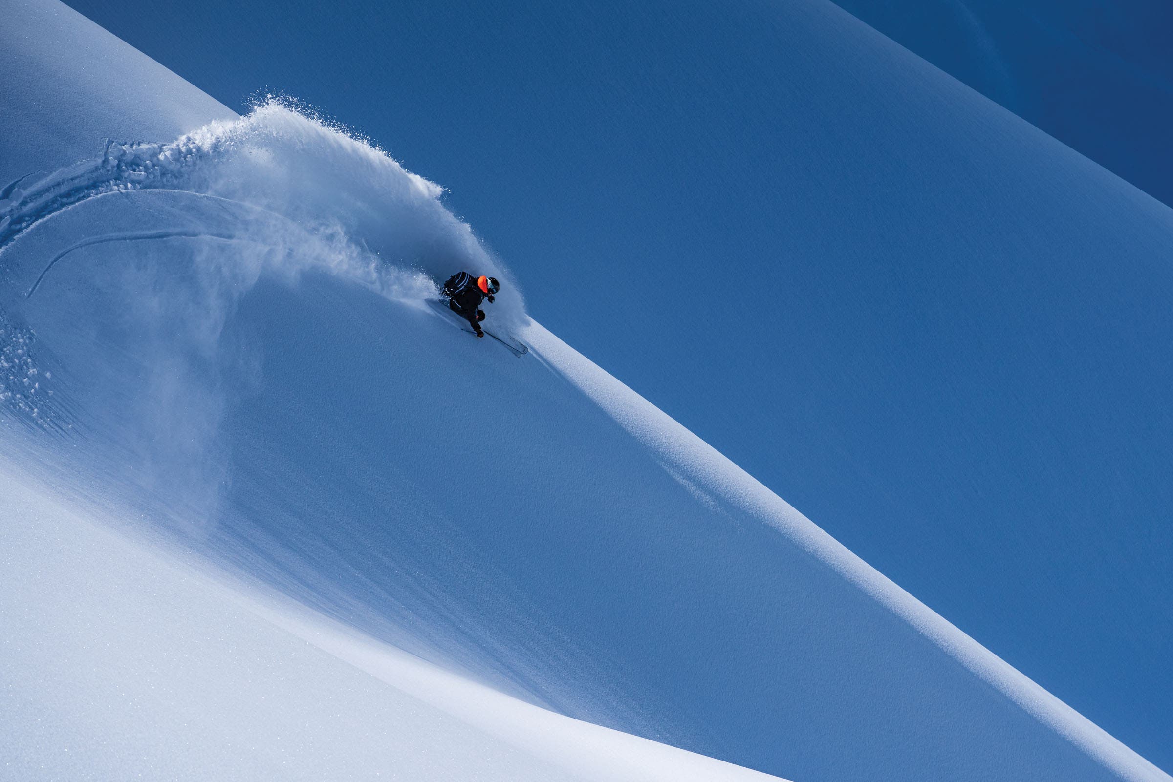 SNW70-20190319_WM_HH_Chamonix_CamMcLeod_1654 Hargin shredding the powder at Argentiére Glacier.