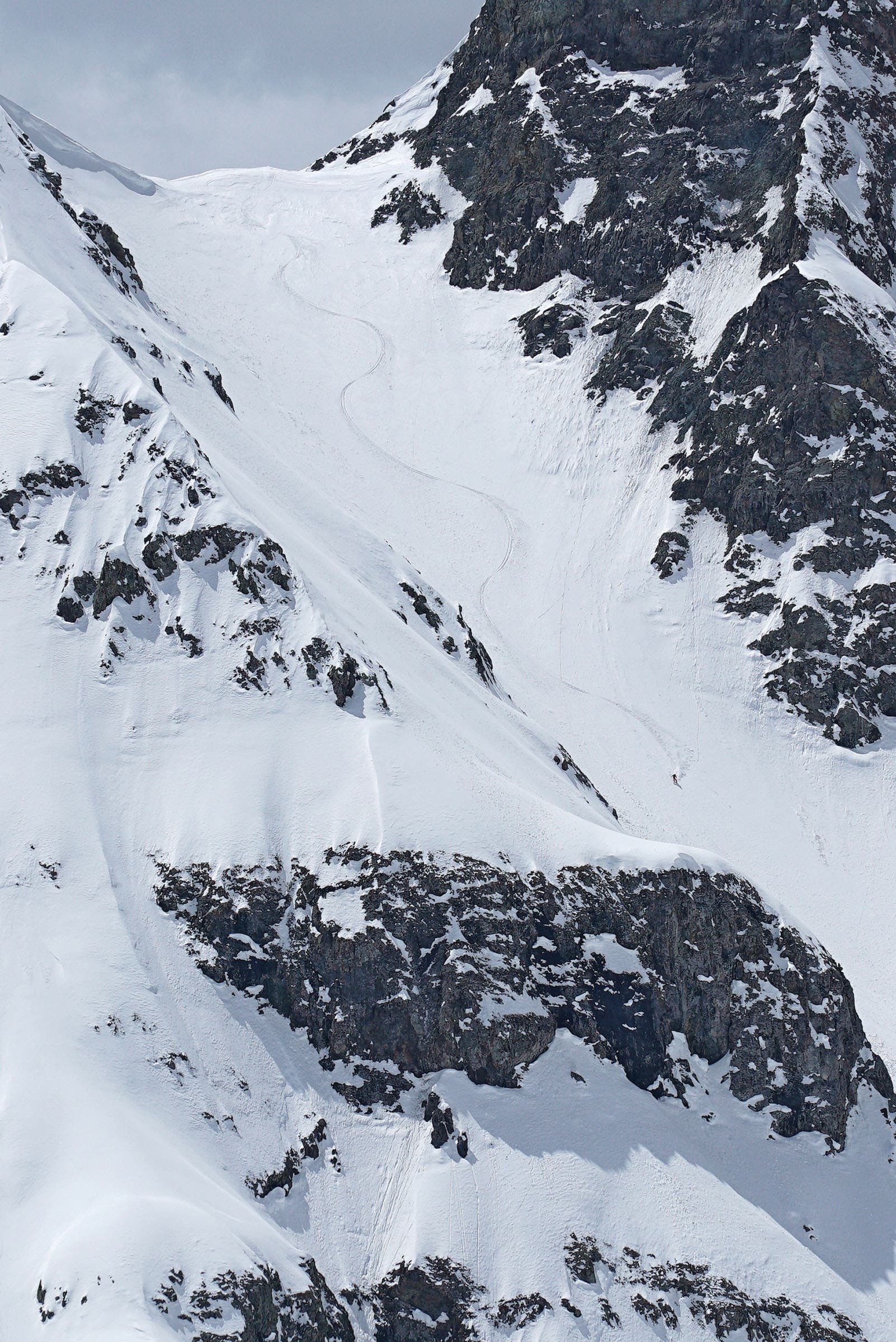 SNW70-SIL-20190424-SilvertonDSC00135_byIanAnderson Jaelin Kauf carves the Grande Couloir, Silverton's signature backcountry descent.