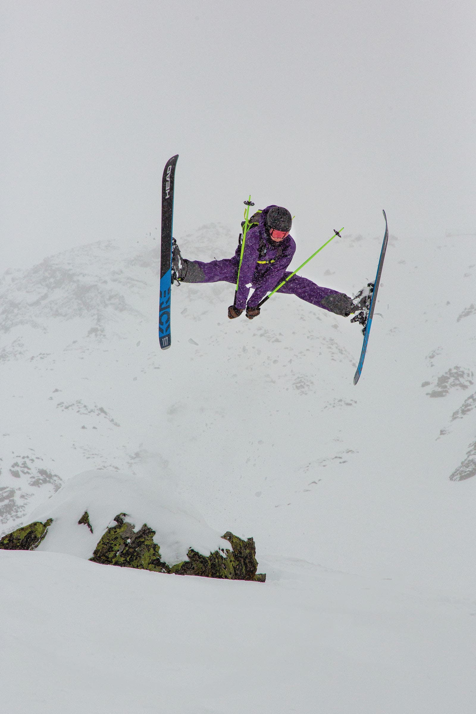 Ian Morrison throws a huge spread eagle under Sölden's tram.