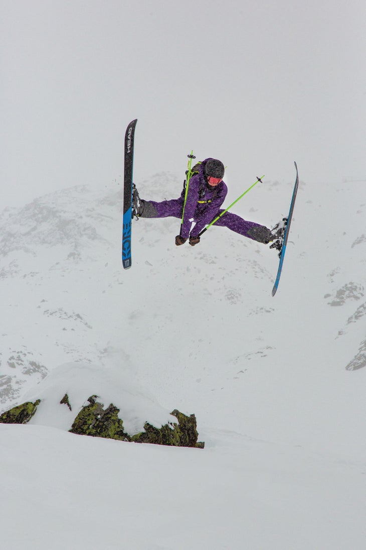 SNW70-AUS-0072 Ian Morrison throws a huge spread eagle under Sölden's tram.