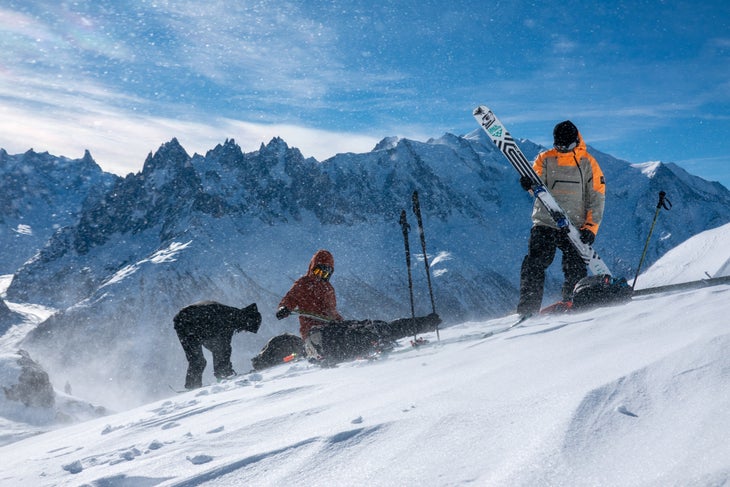 Visions (3) Skiers gathering the skis in