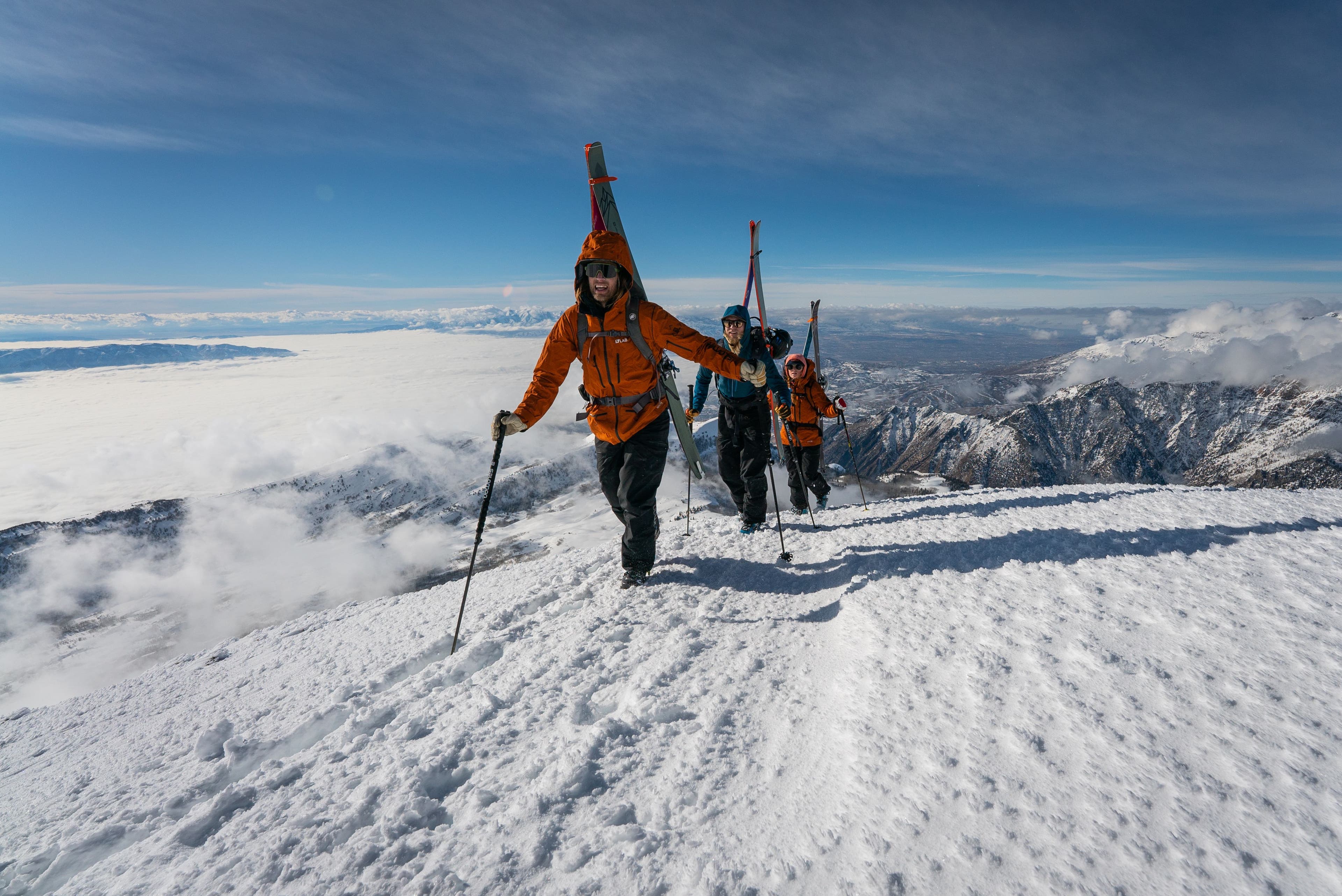 Climbing_4_@bjarnesalen Townsend leads the pack as they approach the summit.