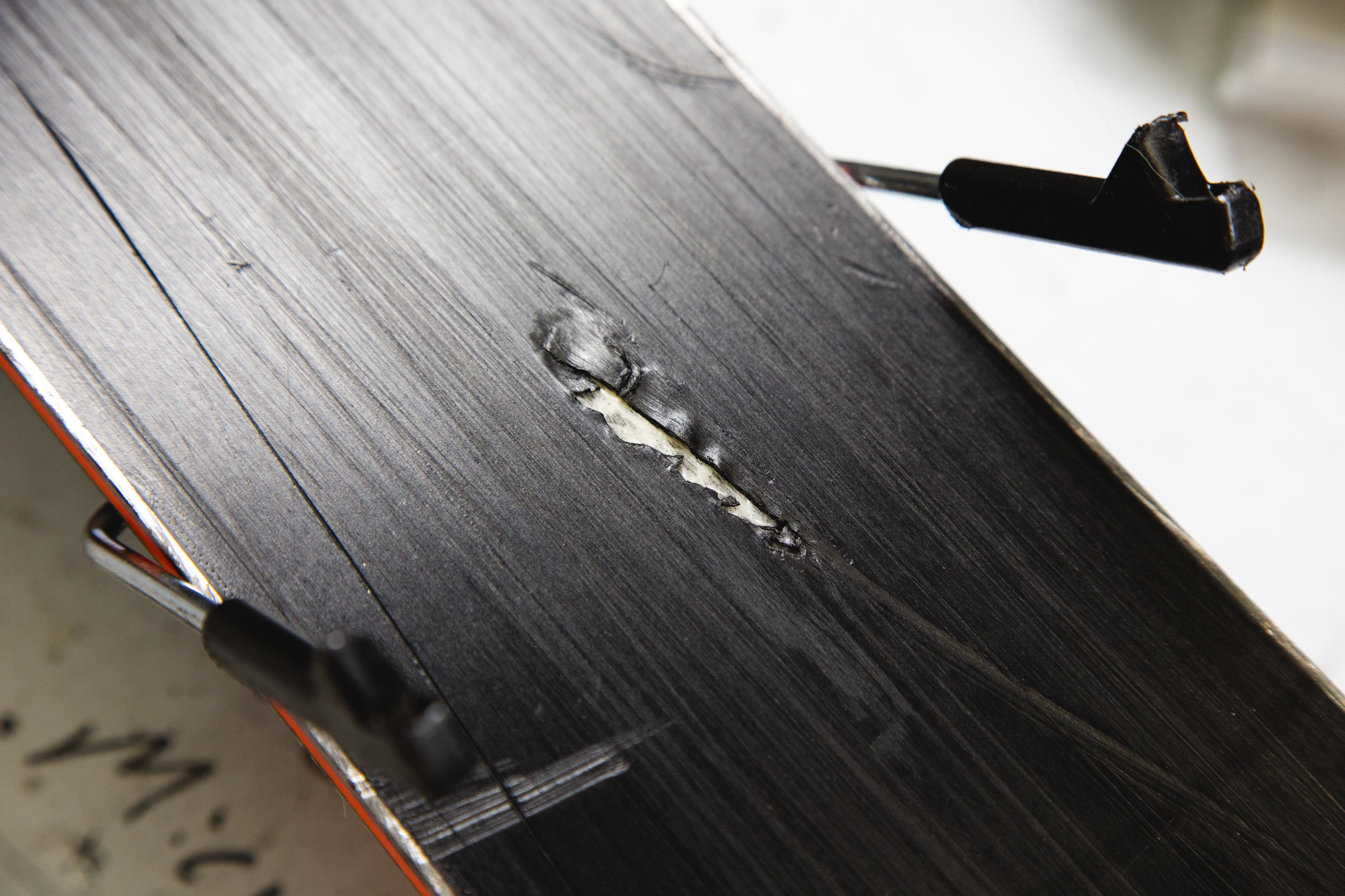 Ski tuning, core shot