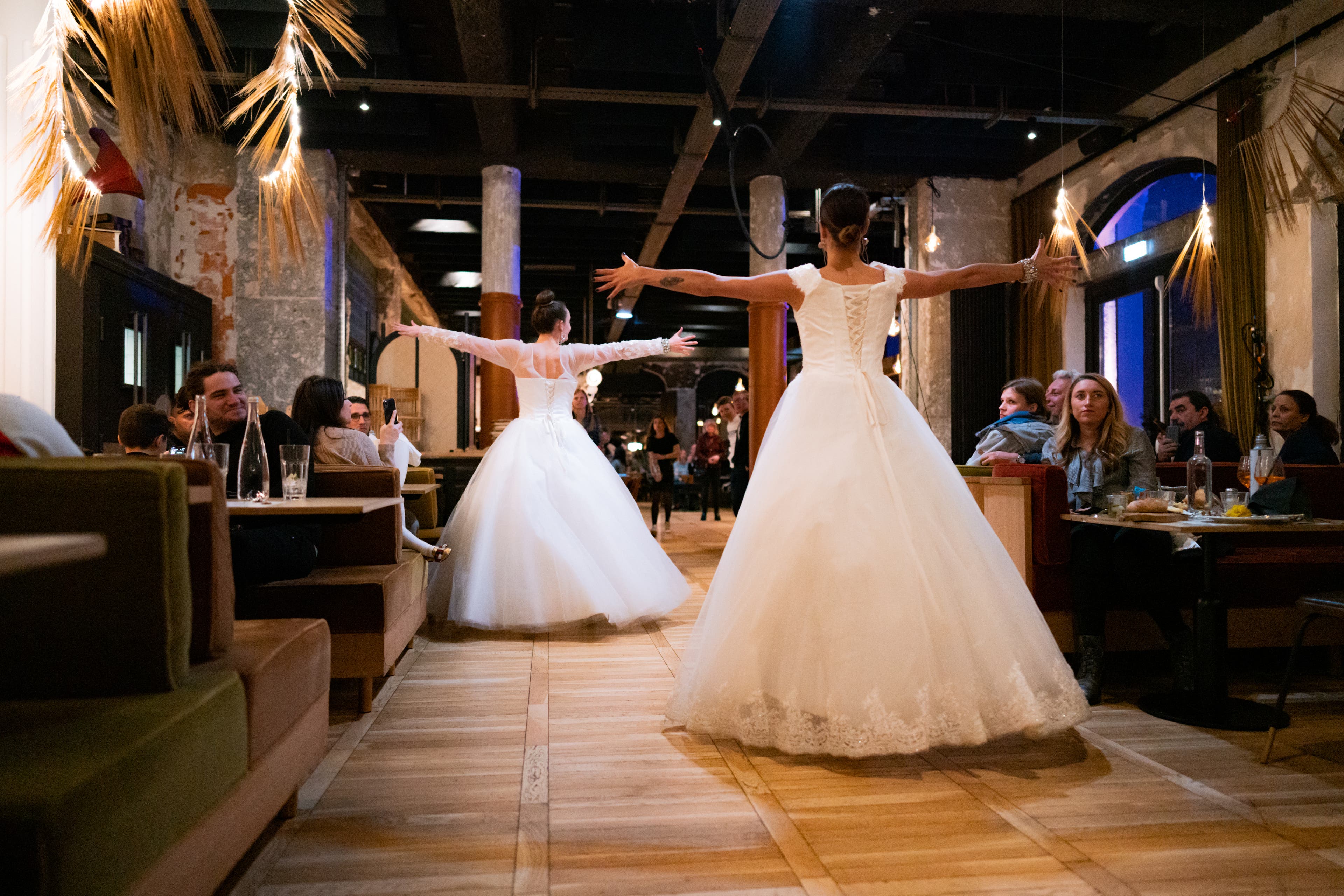 ChamonixDreamJob-Rhulen-03834 Dancers at La Folie Douce