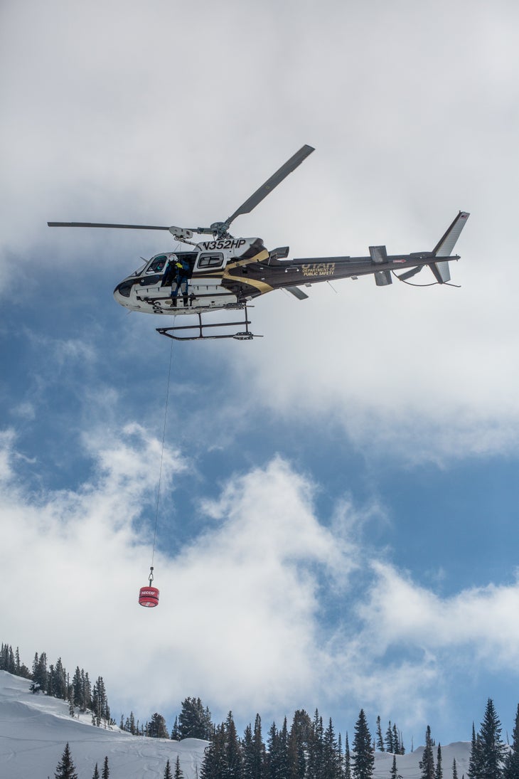 ©Alta ski area_Rocko Menzyk_2 A helicopter with a RECCO detector
