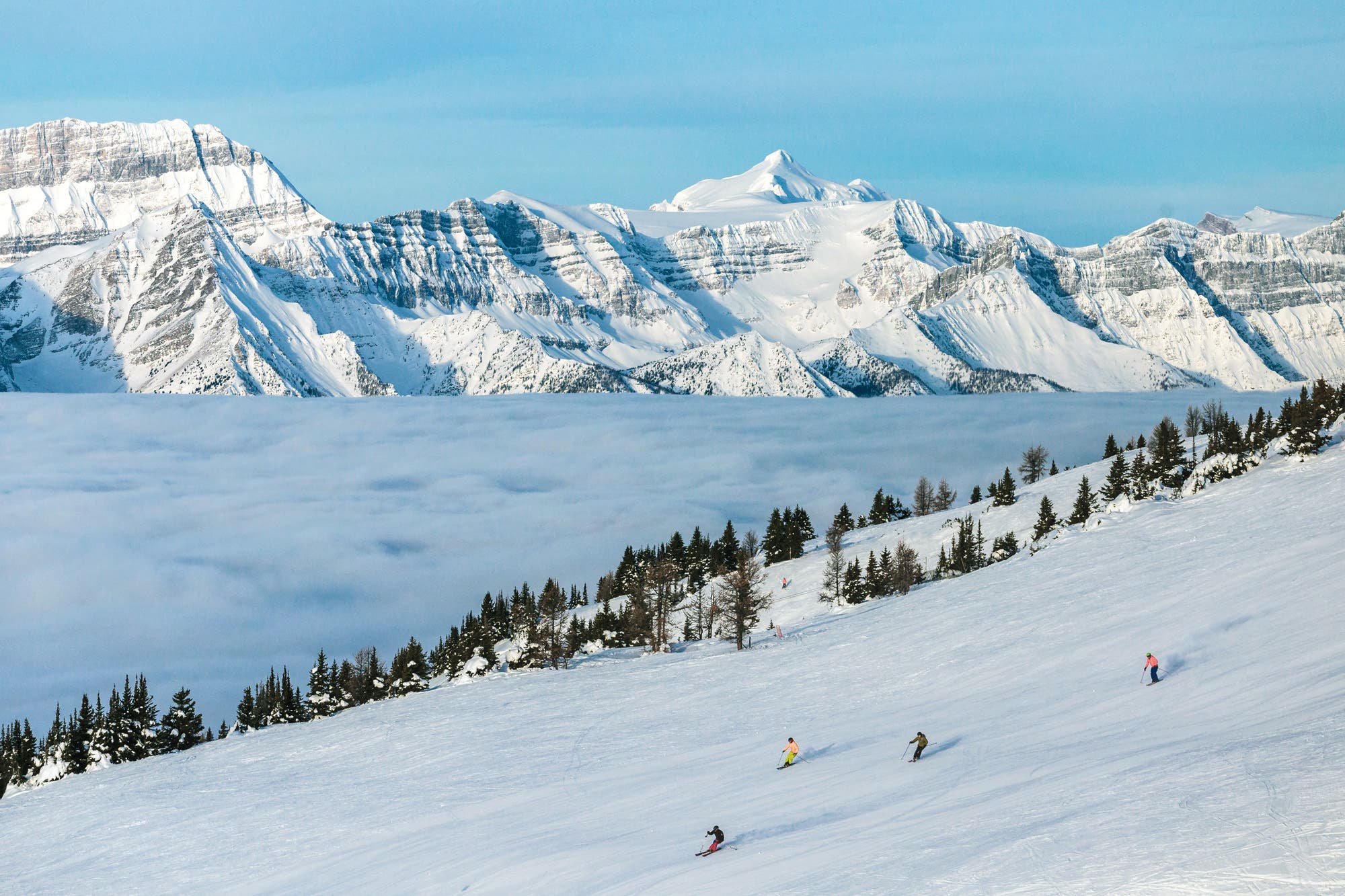 SKI1119-RG-LakeLouise-coShannonMartin Lake Louise Resort Guide 2020