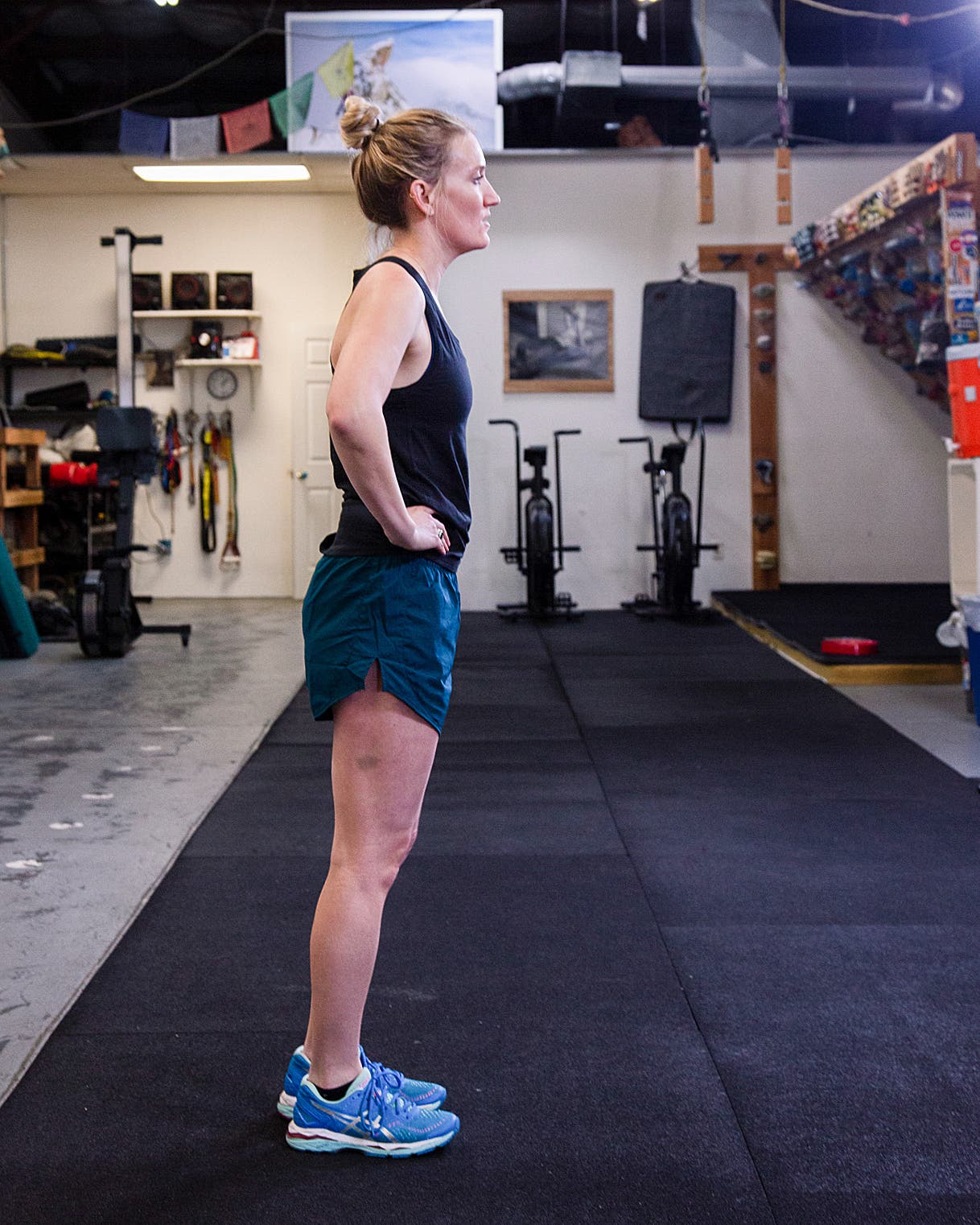 Strength training move for skiers: alternating lunges