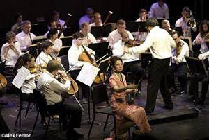 With Oakley’s Three-Point Fit system, the Transitions rest on the nose and temples instead of hooking onto your ears. The fit is truly…