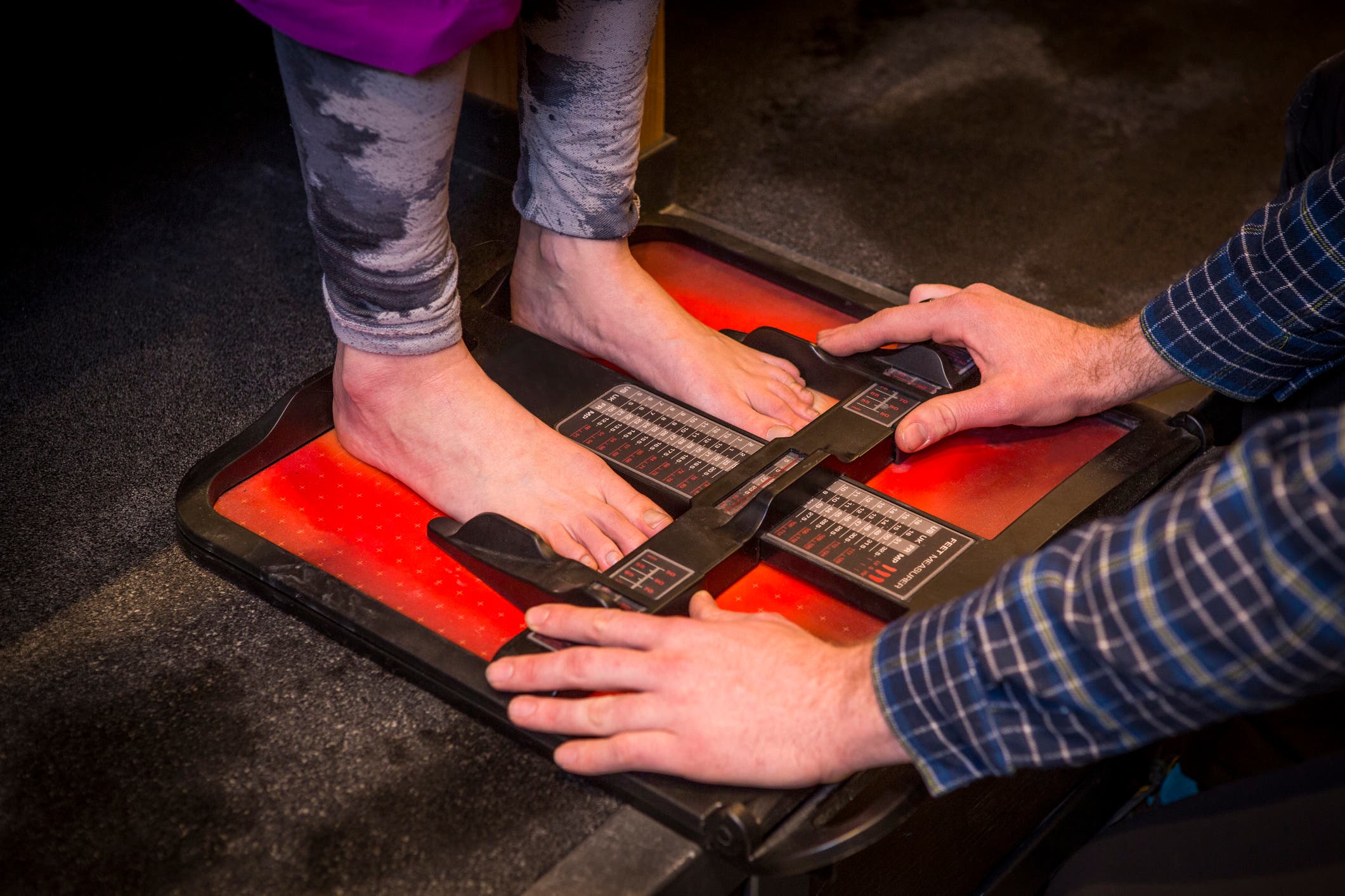 Measuring feet for ski boot fit