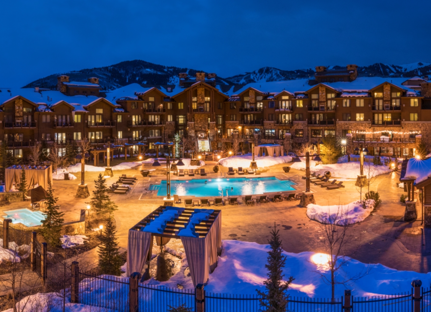 Waldorf Astoria pool