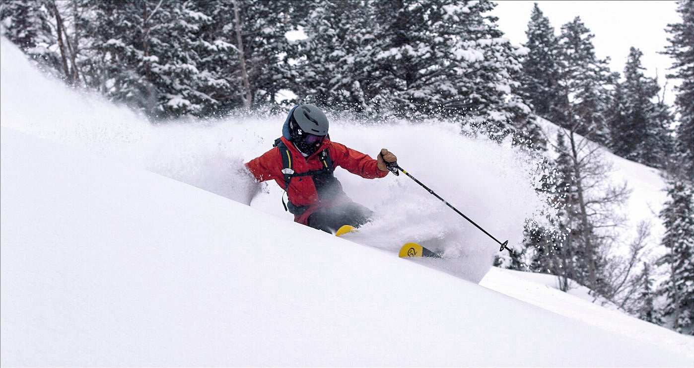 Pep Fujas making a turn in powder