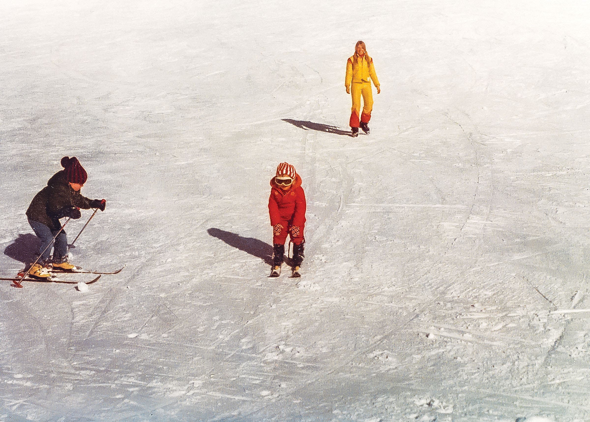 Kimberly Beekman and brother Andy skiing as children