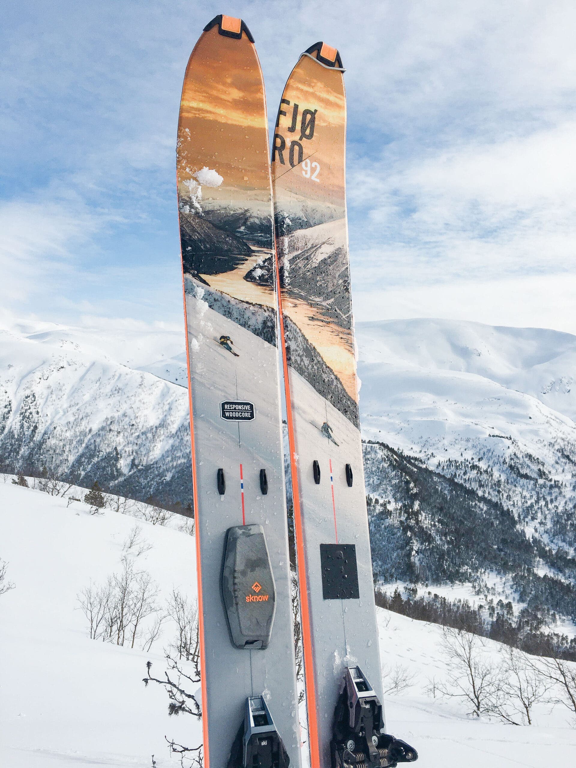 Sknow's ski-mounted radar device