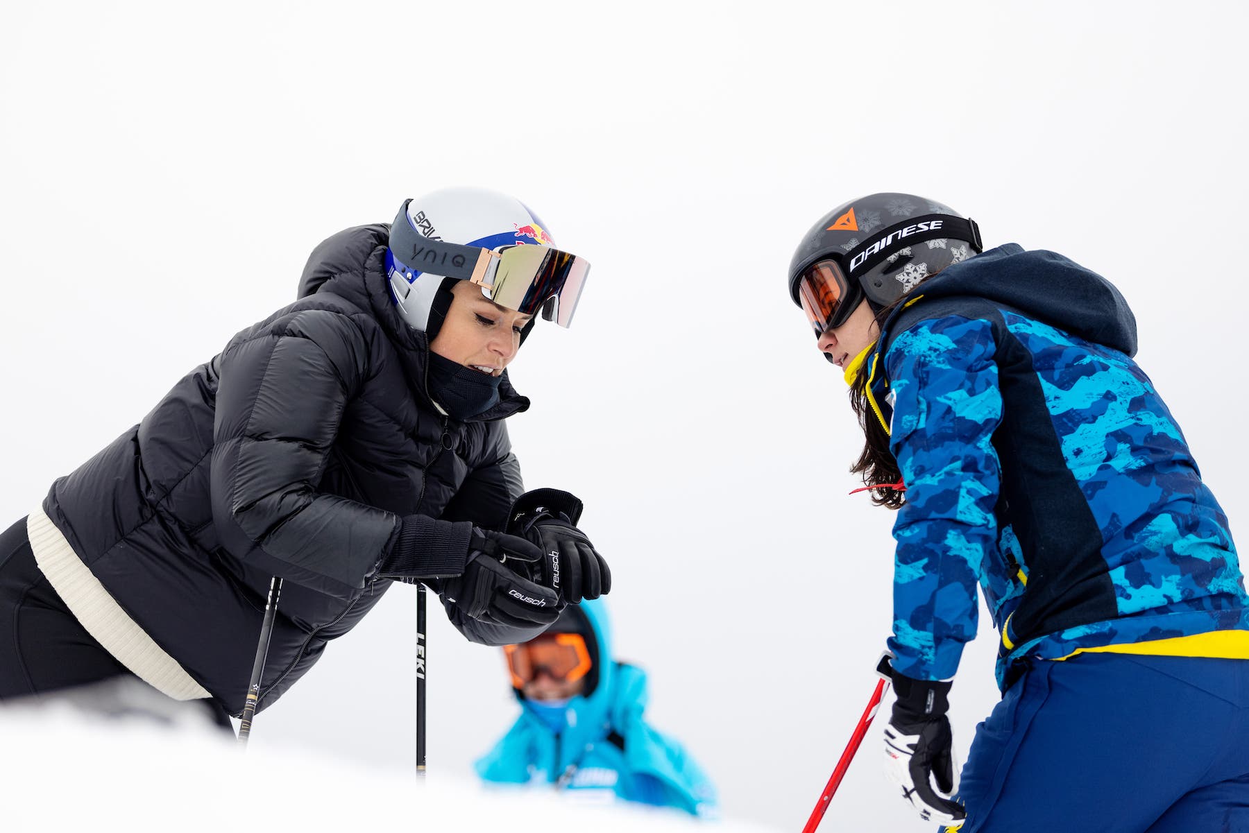 Lindsey Vonn discusses line choice during course inspection