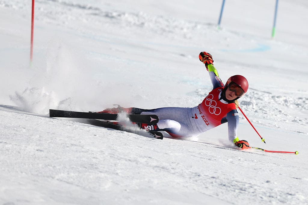 Mikaela Shiffrin crashes out of Olympic GS in Beijing