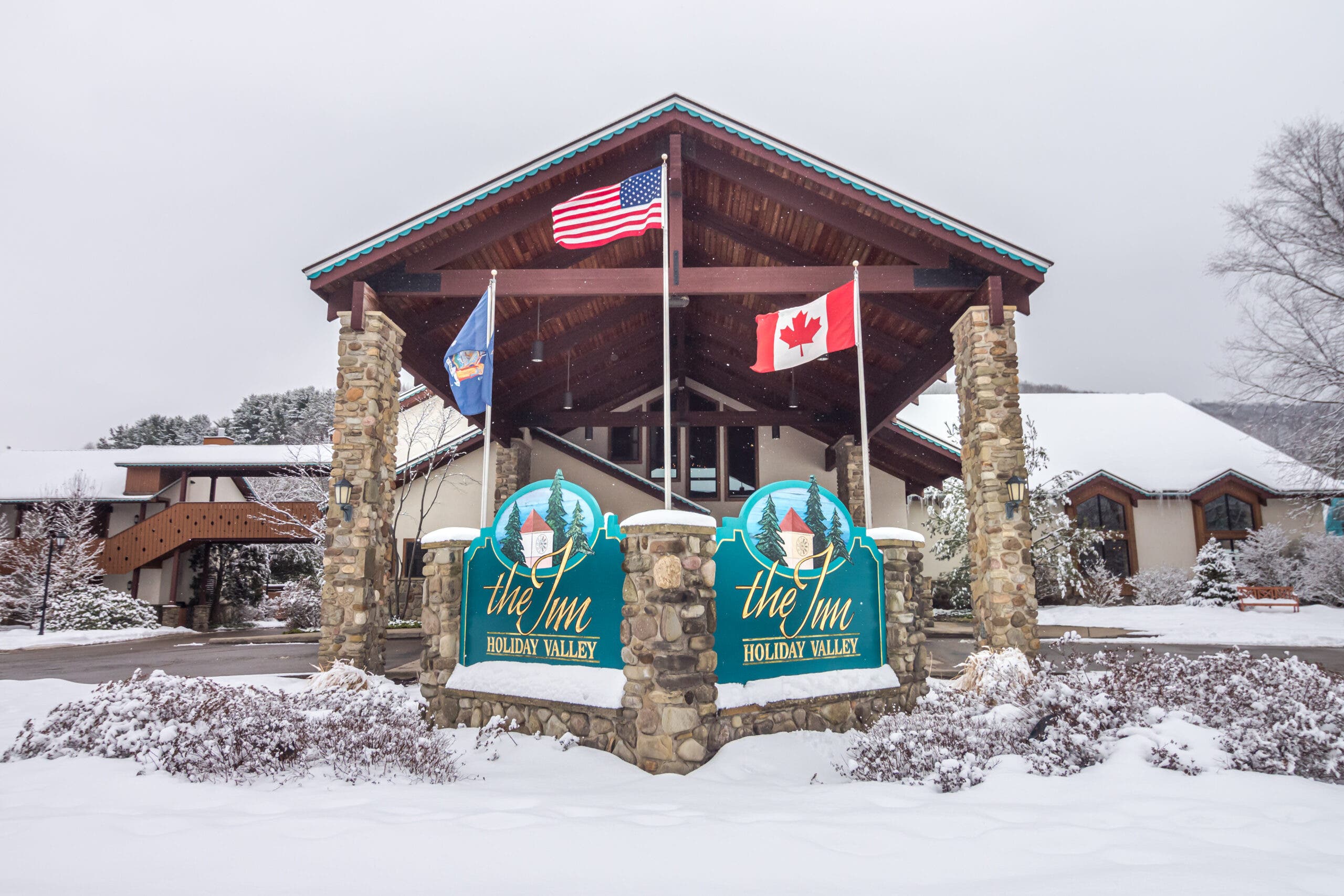 Tanda depan ke The Inn di Holiday Valley