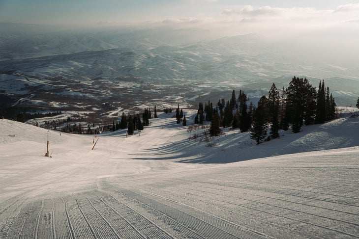 Skiers find little to no snow in Europe, while Utah slopes have opposite  problem