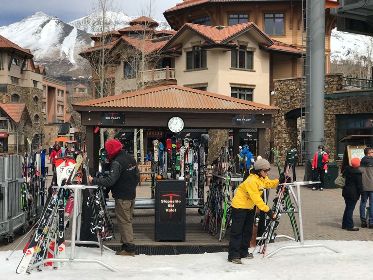 Best Ski Resorts in West for Guest Service SKI