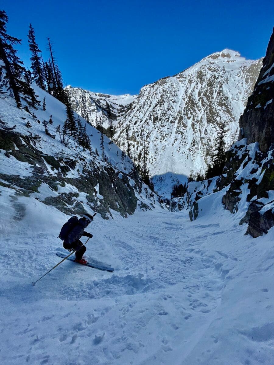 Skier testing the 2023 Salomon QST Echo 106 ski
