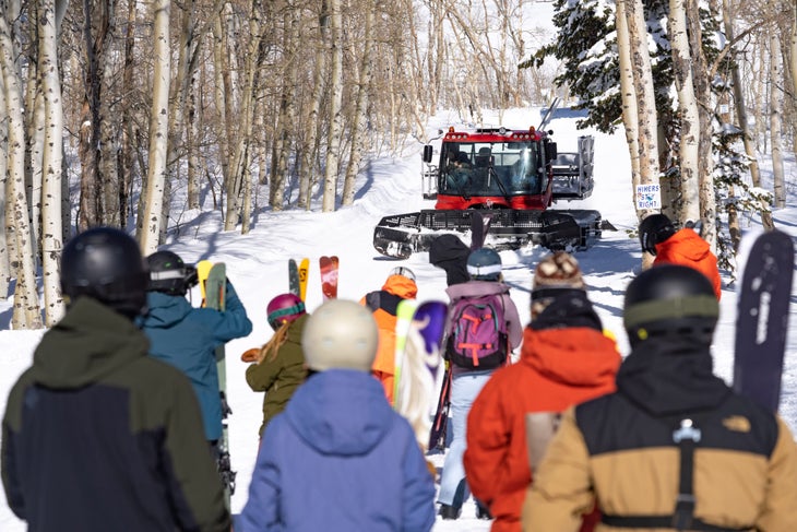 NY Ski Resort's Snowmaking Roars Back To Life - Powder